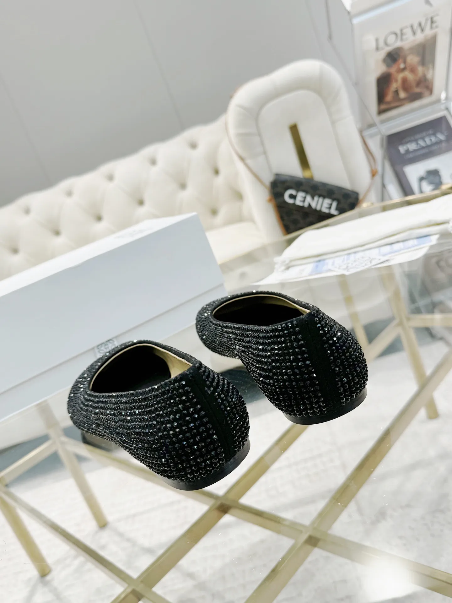 👟👟Ex-factory price 640👟👟 LOEWE‼ ️ New arrival‼ ️Imported genuine leather sole Loewe 2024/aw early spring latest T stage colored diamond series catwalk style 😘😘😘 Upper: imported silk cloth lining: imported water-dyed sheepskin Outsole: original molded injection molded leather outsole Heel: small flat size Number: 35-39 (40/41/42/43 custom-made, non-refundable)